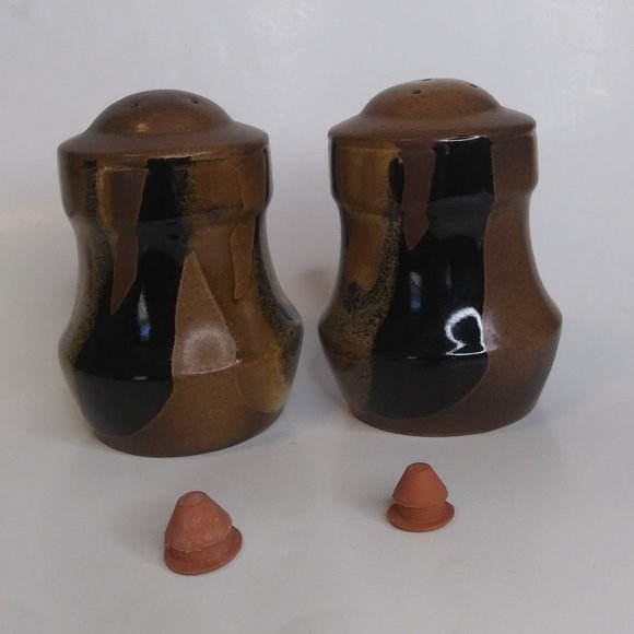 Vintage Treasure Craft Pottery   made in the USA  large salt and pepper shakers - Picture 1 of 14